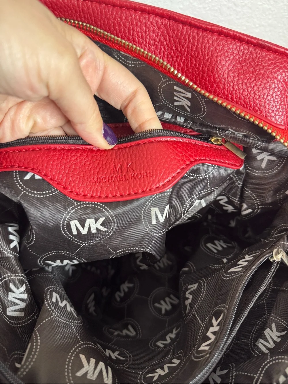 MICHAEL KORS 🍒 Cherry Red Pebbled Leather Shoulder Tote, Gold MK Charm Hangtag